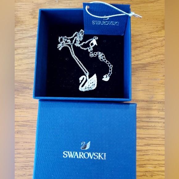 Swarovski Crystal Swan Necklace NWT - Picture 3 of 4